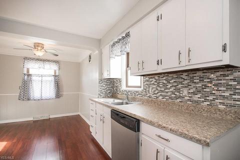 262 E 323rd St, Willowick, OH 44095 photo 3