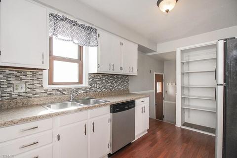 262 E 323rd St, Willowick, OH 44095 photo 2