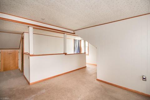 262 E 323rd St, Willowick, OH 44095 photo 9