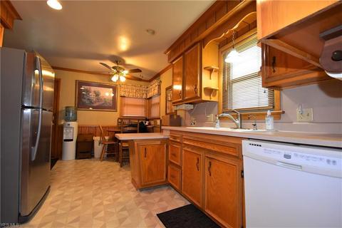 356 Como St, Struthers, OH 44471 photo 4