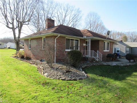 243 Maple St, Newton Falls, OH 44444 photo 2