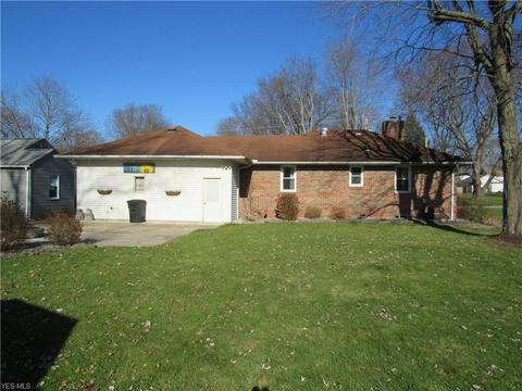 243 Maple St, Newton Falls, OH 44444 photo 4