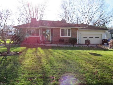 243 Maple St, Newton Falls, OH 44444 photo 1