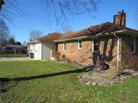 243 Maple St, Newton Falls, OH 44444 photo 3