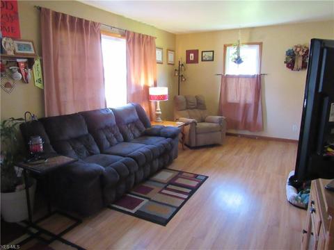 243 Maple St, Newton Falls, OH 44444 photo 8