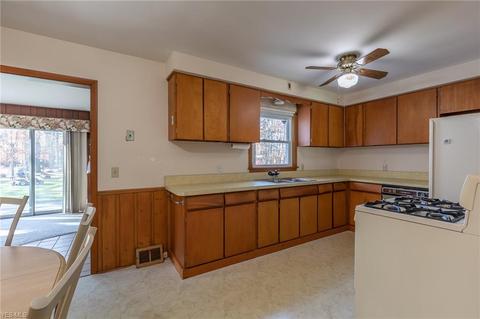 864 Lloyd Rd, Wickliffe, OH 44092 photo 4