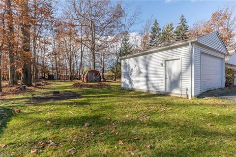 864 Lloyd Rd, Wickliffe, OH 44092 photo 12