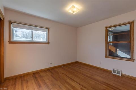 864 Lloyd Rd, Wickliffe, OH 44092 photo 9