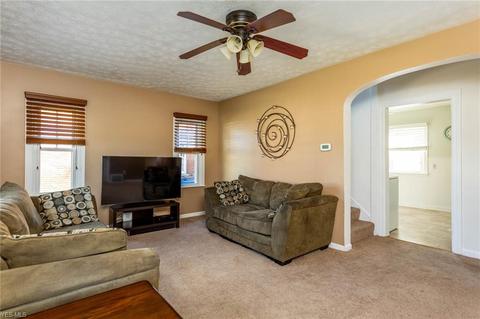 1053 Bell Ct, Elyria, OH 44035 photo 2