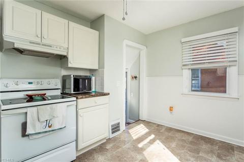 1053 Bell Ct, Elyria, OH 44035 photo 8