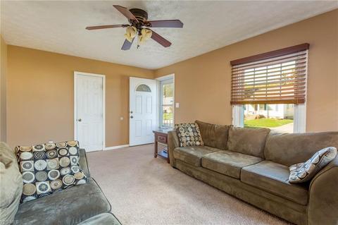 1053 Bell Ct, Elyria, OH 44035 photo 4