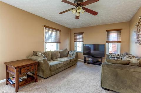 1053 Bell Ct, Elyria, OH 44035 photo 3