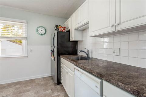 1053 Bell Ct, Elyria, OH 44035 photo 6