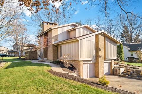 545 Pebble Beach Dr, Akron, OH 44333 photo 2
