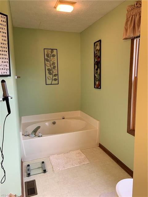 8315 Crabapple Ave NE, Canton, OH 44721 photo 14