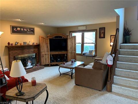 8315 Crabapple Ave NE, Canton, OH 44721 photo 2