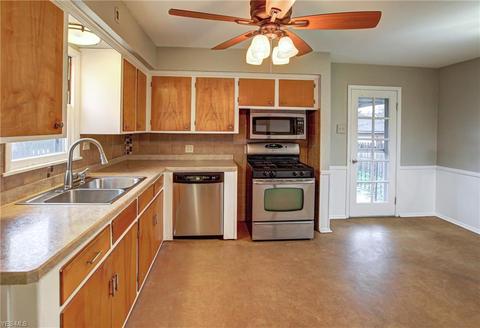 3416 Maplecrest Ave, Parma, OH 44134 photo 3