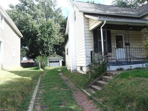 703 Sumner St, Akron, OH 44311 photo 3