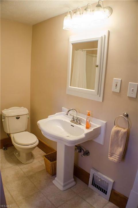 1210 Berwin St, Akron, OH 44310 photo 20