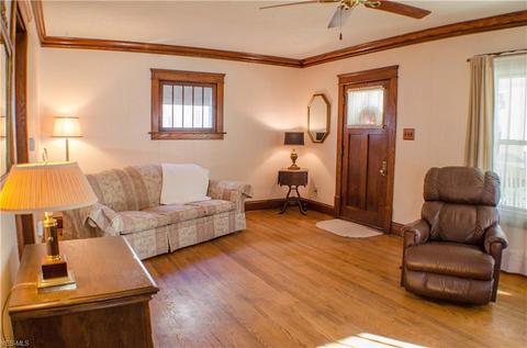 1210 Berwin St, Akron, OH 44310 photo 4