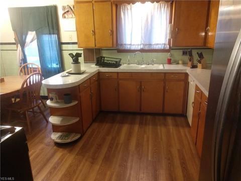 1864 E 34th St, Lorain, OH 44055 photo 9
