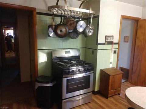 1864 E 34th St, Lorain, OH 44055 photo 8