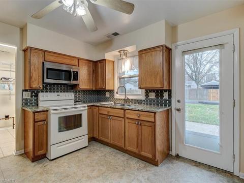 443 University Ave, Elyria, OH 44035 photo 5