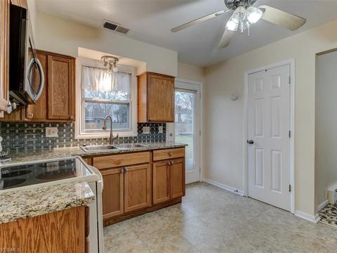 443 University Ave, Elyria, OH 44035 photo 3