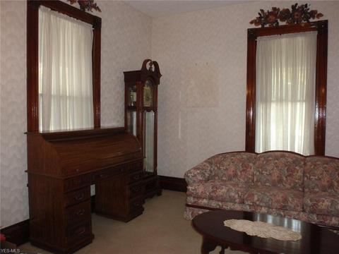 136 Harrison St, Elyria, OH 44035 photo 4