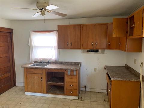 114 Kipling St, Elyria, OH 44035 photo 4