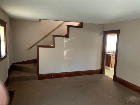 114 Kipling St, Elyria, OH 44035 photo 2