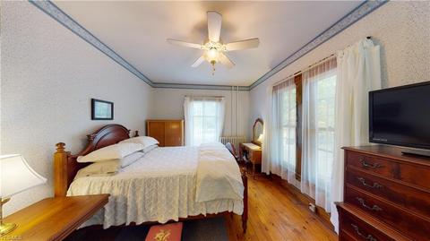 352 W 35th St, Ashtabula, OH 44004 photo 7