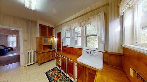 352 W 35th St, Ashtabula, OH 44004 photo 11