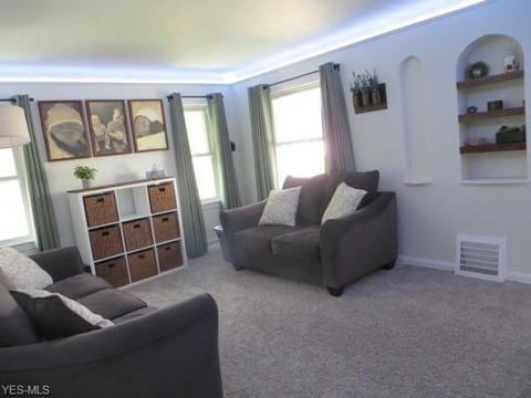 4207 Maplecrest Ave, Parma, OH 44134 photo 5