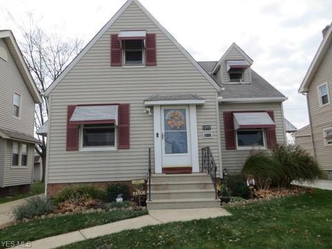 4207 Maplecrest Ave, Parma, OH 44134 photo 1