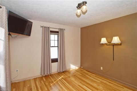 154 E 209th St, Euclid, OH 44123 photo 3