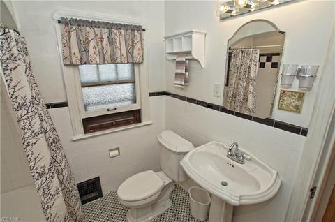 154 E 209th St, Euclid, OH 44123 photo 7