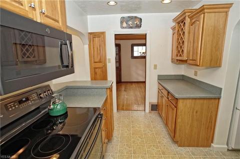 154 E 209th St, Euclid, OH 44123 photo 5