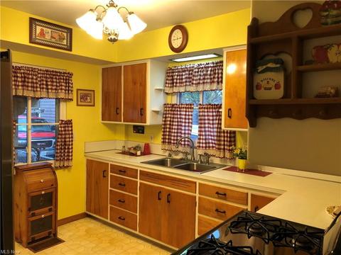 130 Caroline St, Elyria, OH 44035 photo 9