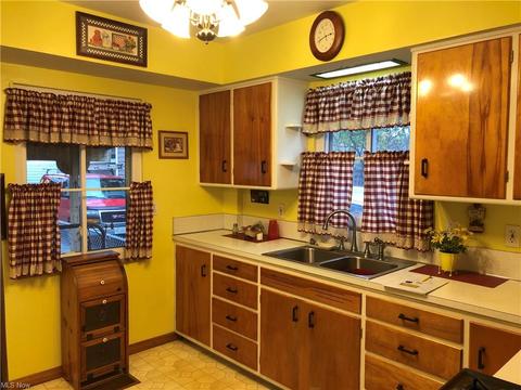 130 Caroline St, Elyria, OH 44035 photo 6