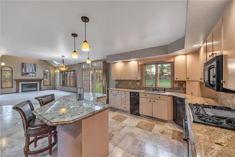603 Winthrop Ct, Huron, OH 44839 photo 4
