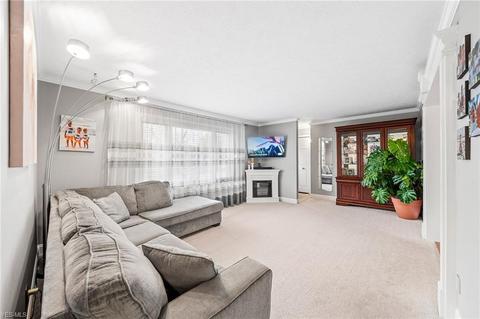 5700 Sandy Hook Dr, Parma, OH 44134 photo 3