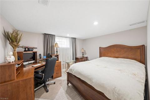 5700 Sandy Hook Dr, Parma, OH 44134 photo 12