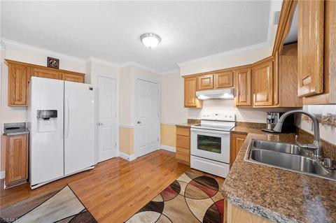 5700 Sandy Hook Dr, Parma, OH 44134 photo 5