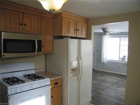 236 White Oak Dr, Elyria, OH 44035 photo 9