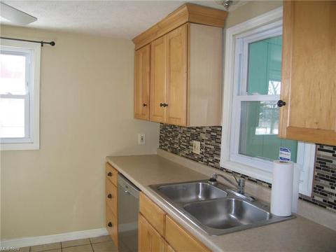 236 White Oak Dr, Elyria, OH 44035 photo 7