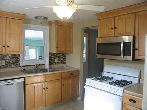 236 White Oak Dr, Elyria, OH 44035 photo 8