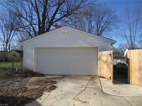 236 White Oak Dr, Elyria, OH 44035 photo 3
