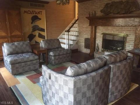 736 Treecrest Dr, Akron, OH 44333 photo 3