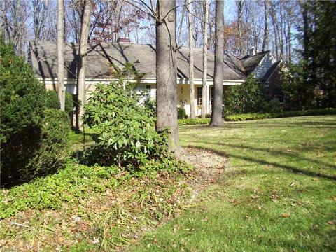 736 Treecrest Dr, Akron, OH 44333 photo 2
